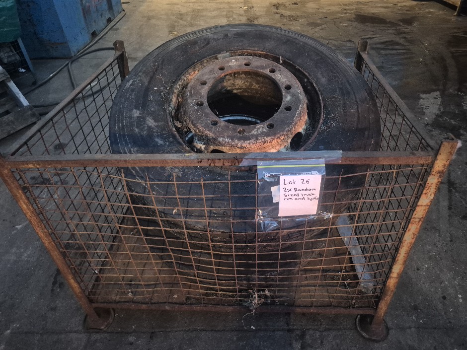 <p>Tyres</p>