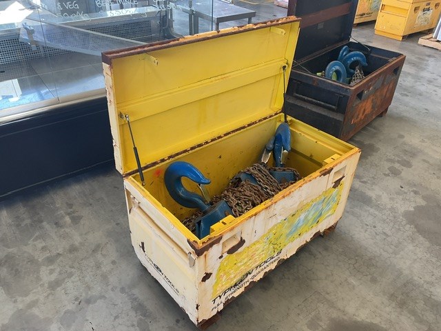 Site Box With 20 Tonne Chain Blocks