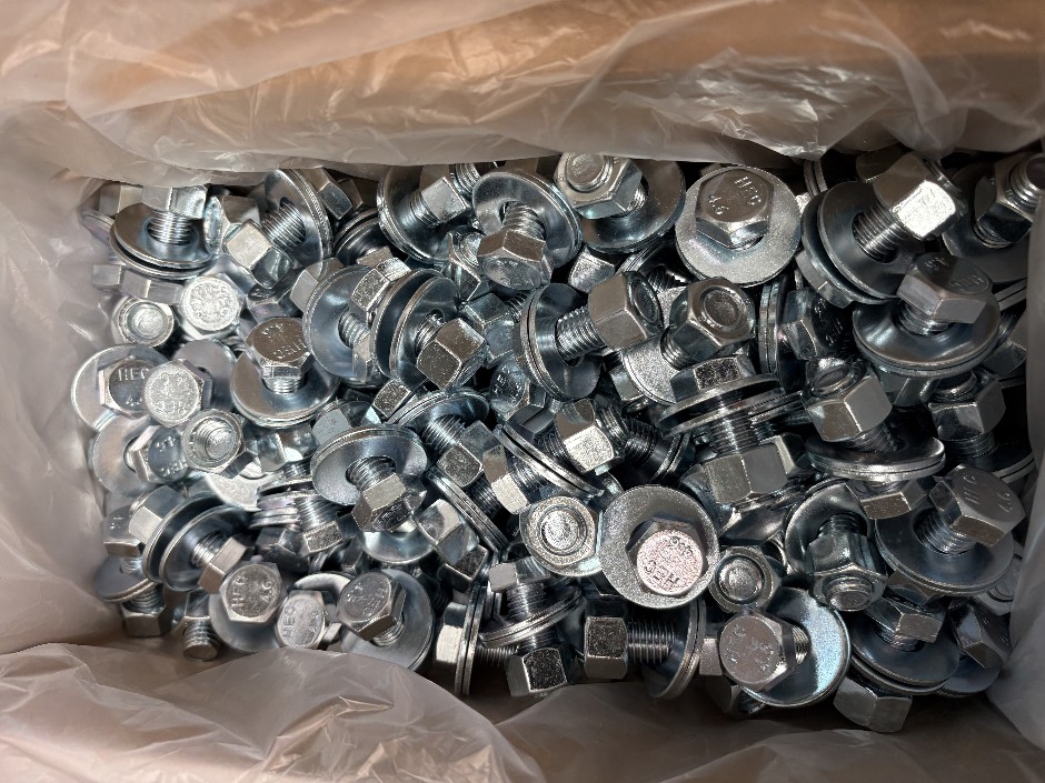 Pallet Comprising Unused Large Qty of M12 x 30 Perlin Bolts