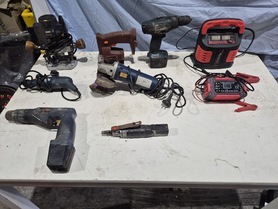 <p>Tools</p>