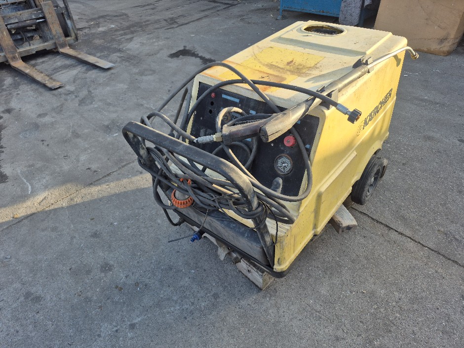 <p>Pressure Washer</p>