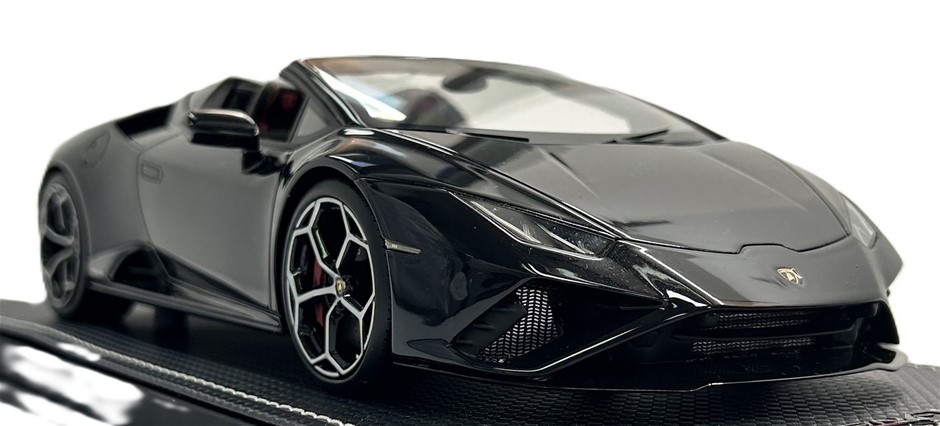 MR Collection Lamborghini Huracan EVO Spyder 1:18 scale model car