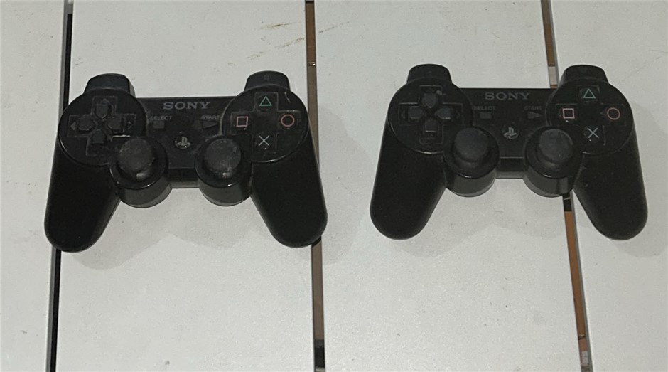 2x SONY Playstation Controllers