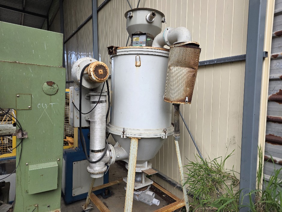 <p>Plastic Resin Hopper Dryer</p>