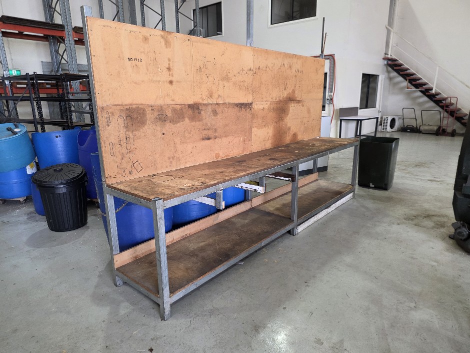 <p>Wooden Top Work Bench</p>