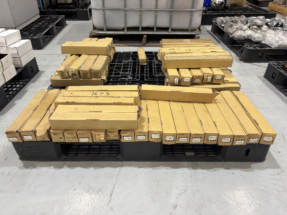 <p>Pneumatic Cylinders, MA40 Series (Assorted Strokes)</p>