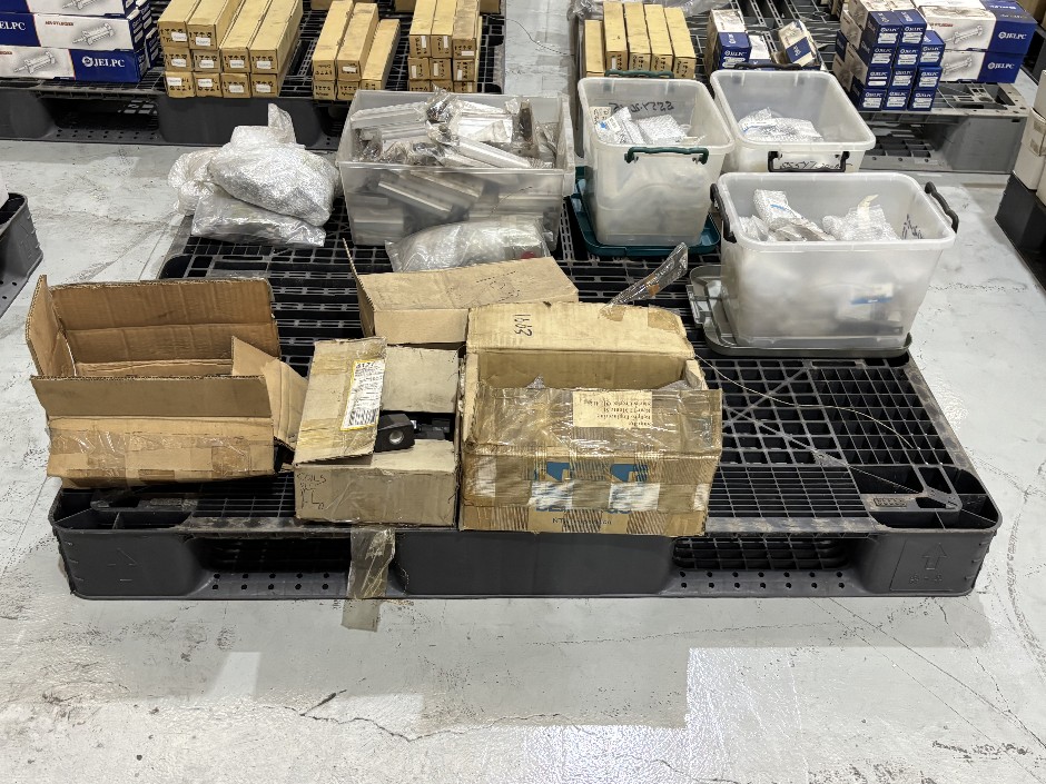 SMC Manifold Valve Bases & Assorted Fittings (SS5Y5/SS5Y7 Series)