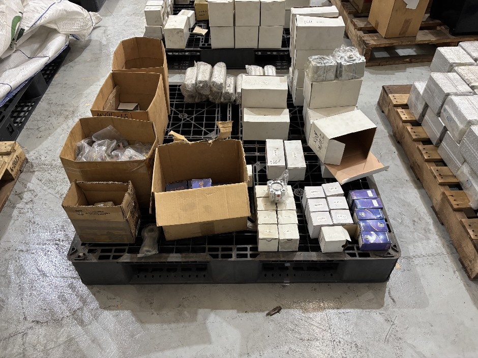 <p>JELPC & Kinetic Compact Pneumatic Cylinders & Mounting Brackets (Assorte