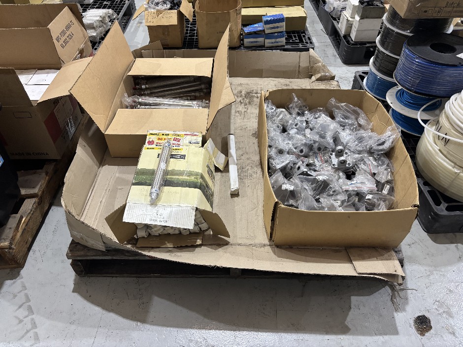 <p>Box of Bellpro Cylinder Mounting Brackets (SU-CA/SU-CB Series)</p>