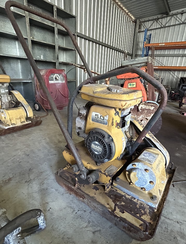 <p>Crommelins 5HP Plate Compactor</p>