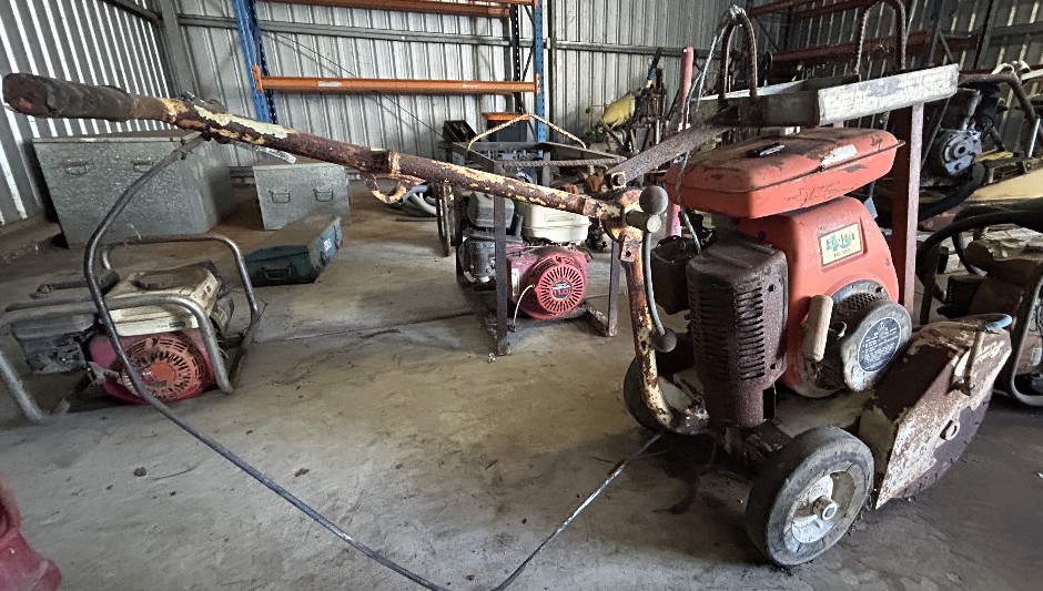 <p>Dembicon DE350 Concrete Floor Saw</p>