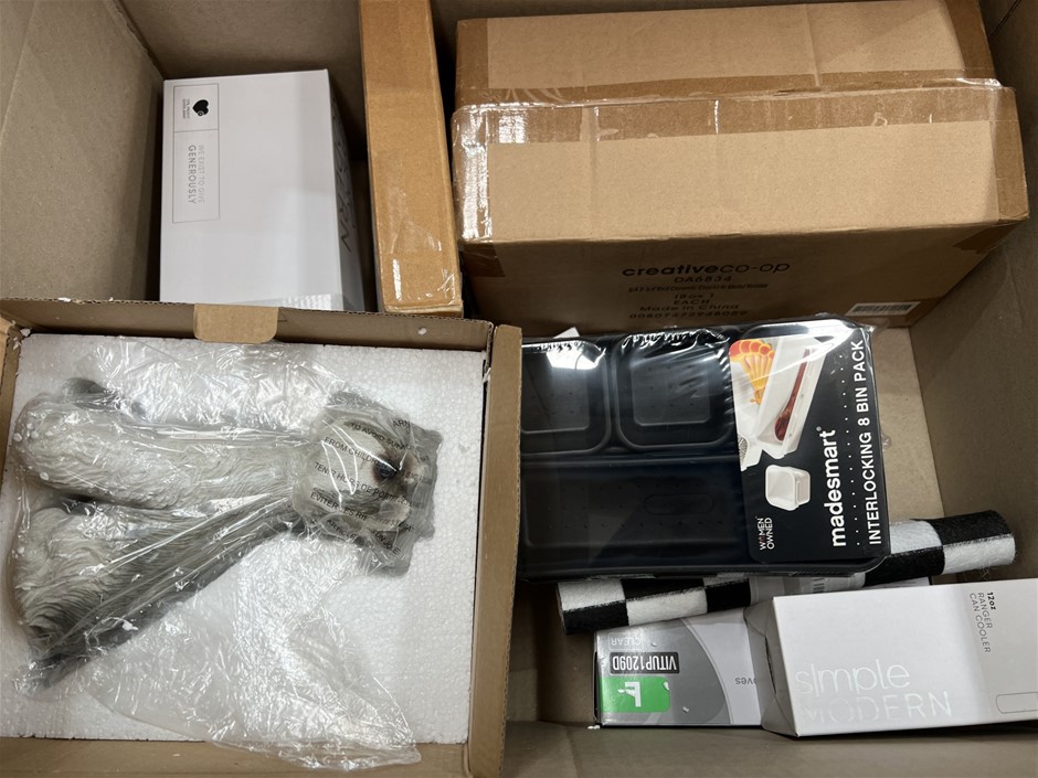 9 x Assorted Kitchen Products; Incl. Insulated Bottles, Can Cooler, Ceramic