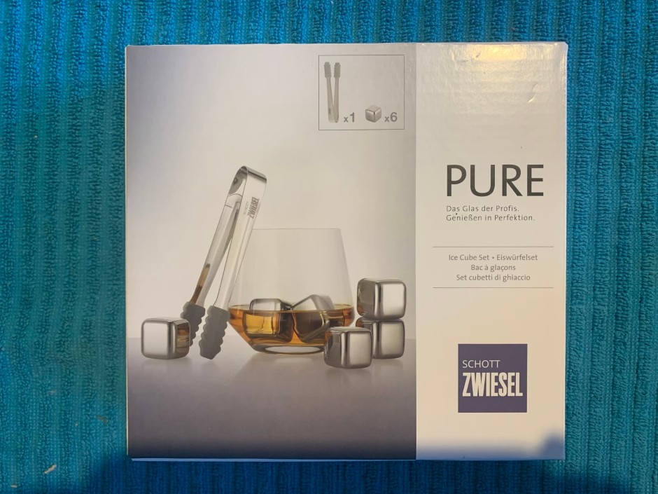 <p>8 x Sets of Schott Zwiesel Ice Cube Set with Tongs (Unused)</p>