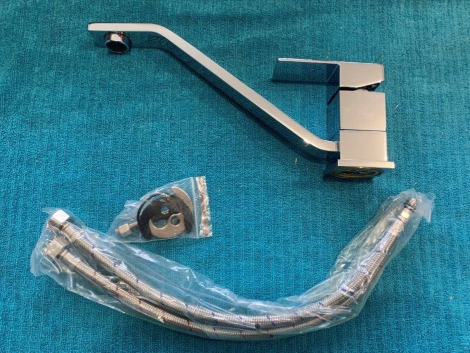 1 x Swivel Kitchen/Basin Mixing Tap (Unused)