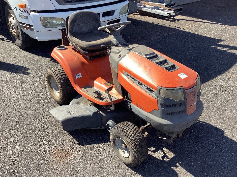 Husqvarna TS142 Ride On Mower