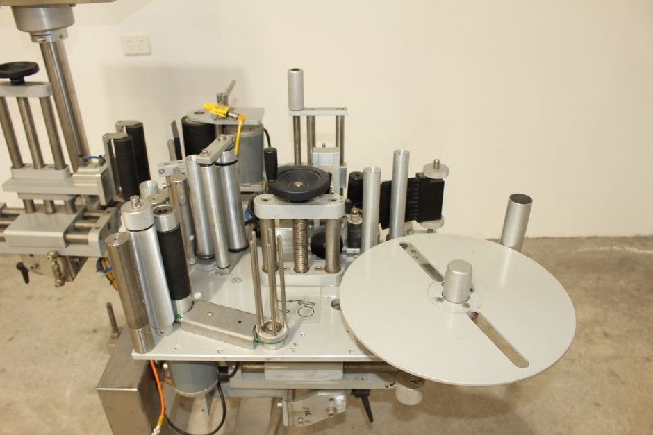 <p>Automatic Wrap Around Labeller, "Tronics"</p>