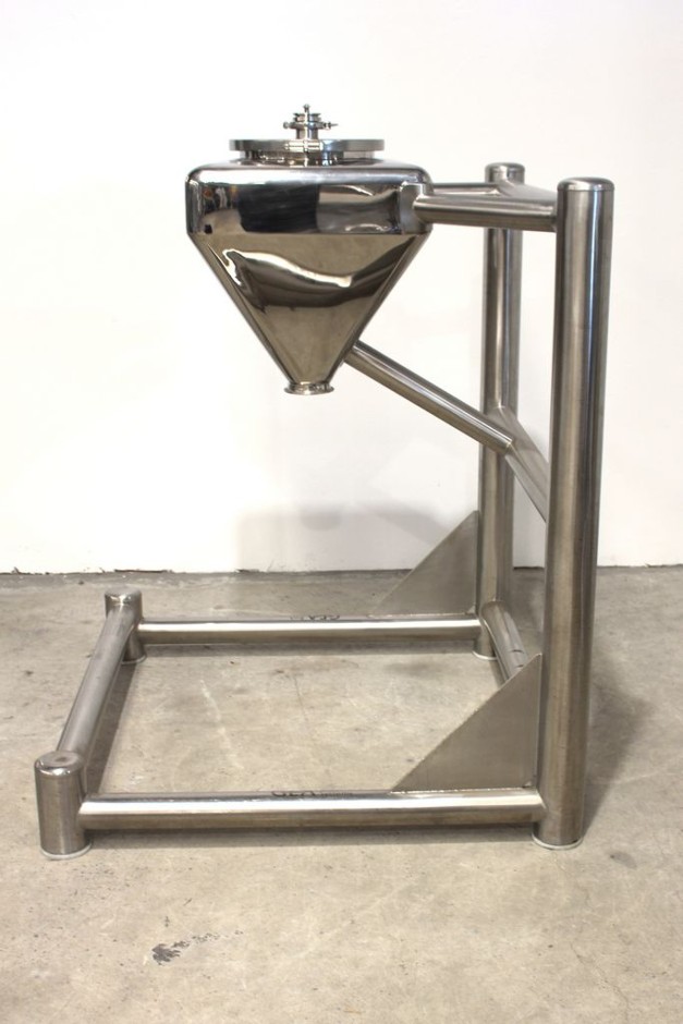 <p>70L Stainless Steel Hopper with Stand, "GEA"</p>