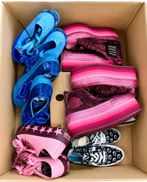 BOX OF ASSORTED CONVERSE: Sneakers & Platform Shoes in Mixed Colours 6pairs