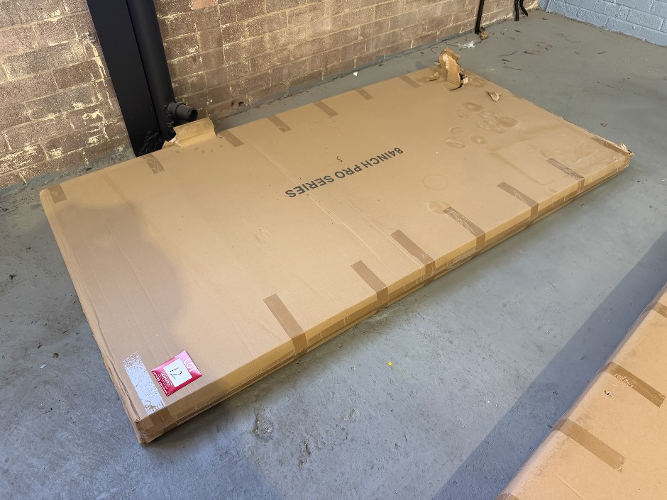 84" Pro Series Oval 10 Player Foldable Poker in Box Unused