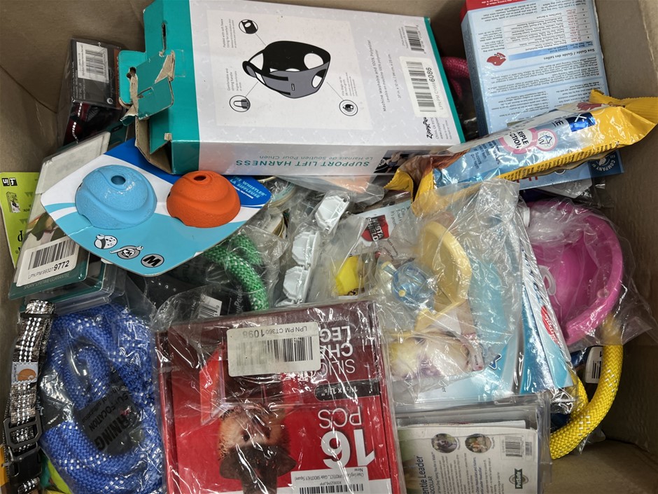 25 x Assorted Pet products; Incl. Dog Collars, Harness, Leash, Scoopers, To