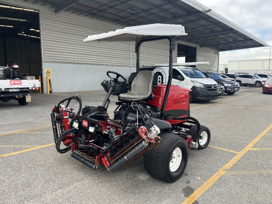 <p>TORO Groundsmaster 4300</p>