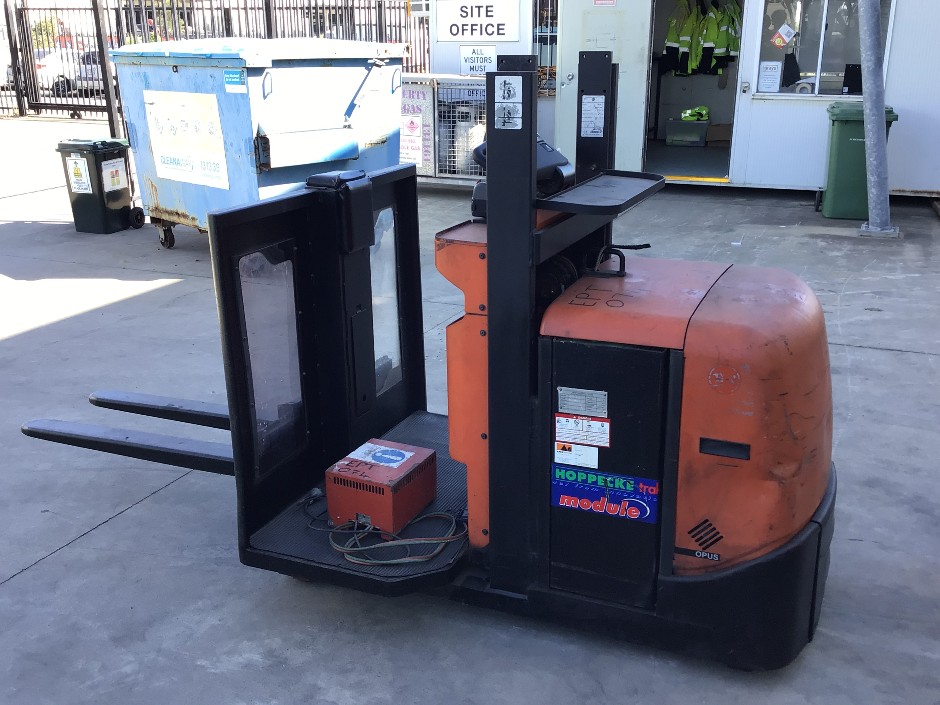 <p>BT OSE100 Electric Pallet Truck</p>