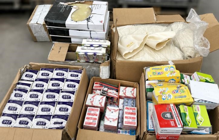 GENERAL MERCHANDISE LOT: Assorted Stationery, Scissors, Pencil Sharpeners,