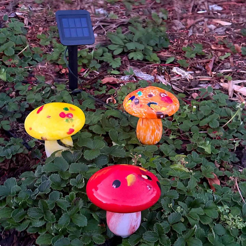 INFINITY X1 Solar Glass Mushroom Landscape Lights 3pc Pack. NB: Minor use.