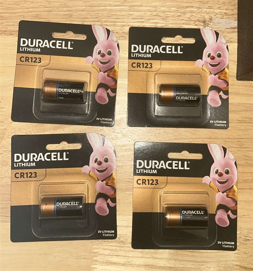 4x DURACELL CR123 Batteries