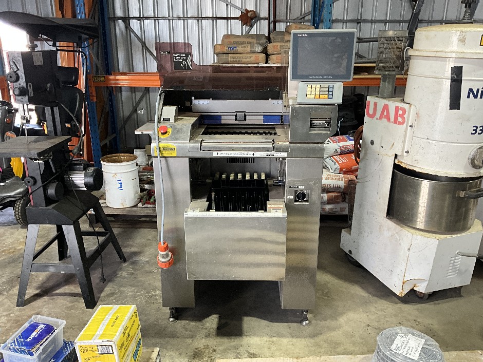 Avery Berkeley ws25 semi automatic commercial weigh wrap label machine</