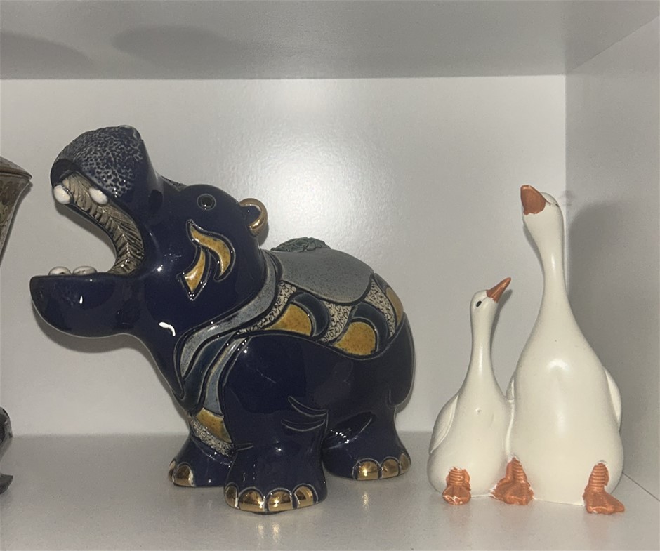2x Decorative Items