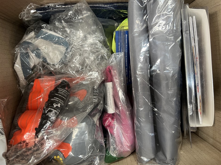 13 x Assorted Dog Products; Incl. Collars, Toys, Crate Covers & More. NB: P