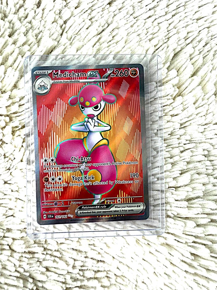 English Medicham ex with vibrant artwork & Fighting-type attacks