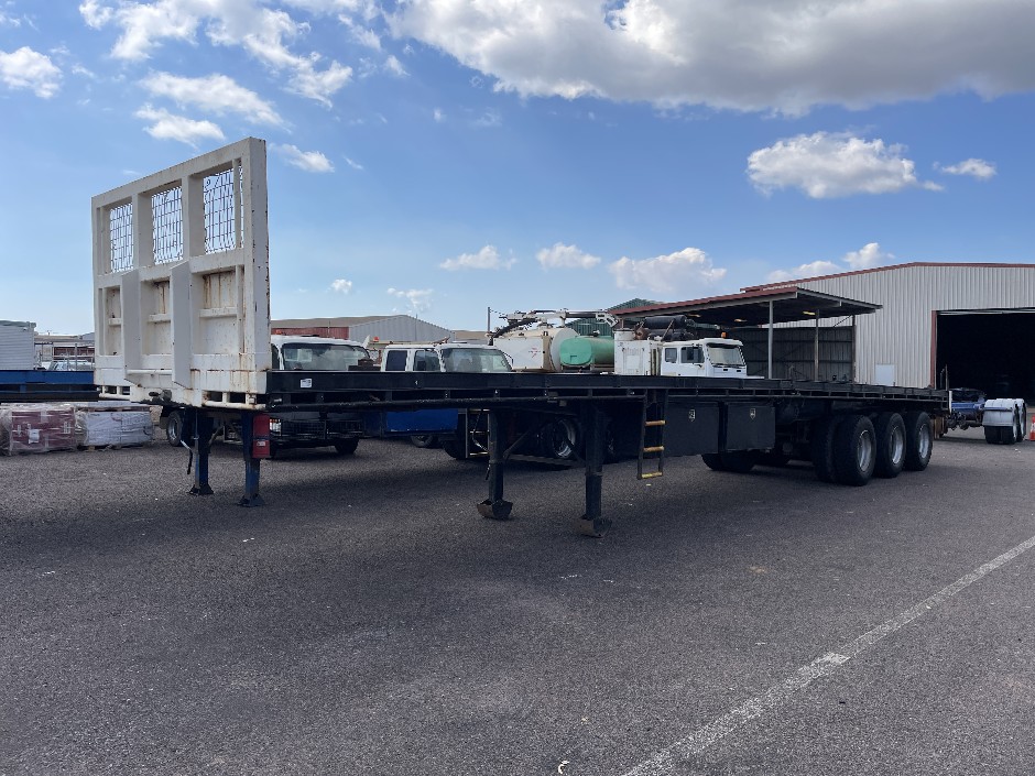 <p>1995 KRUEGER 45’ Tri Axle Flat Top Trailer</p>