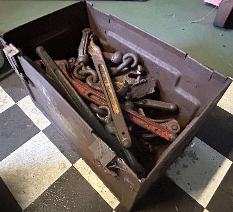 <p>Truck Tiedown Binders Box</p>
