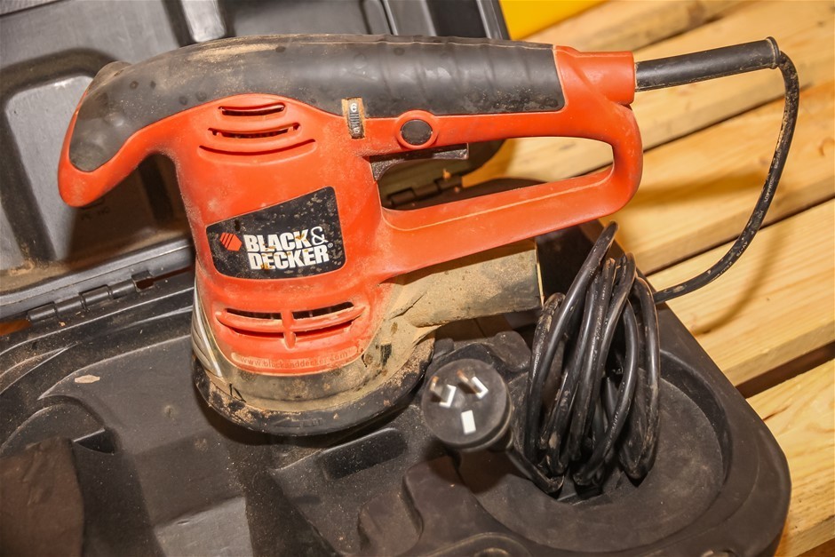 Black & Decker KA191-XE Orbital Sander with Poly Case