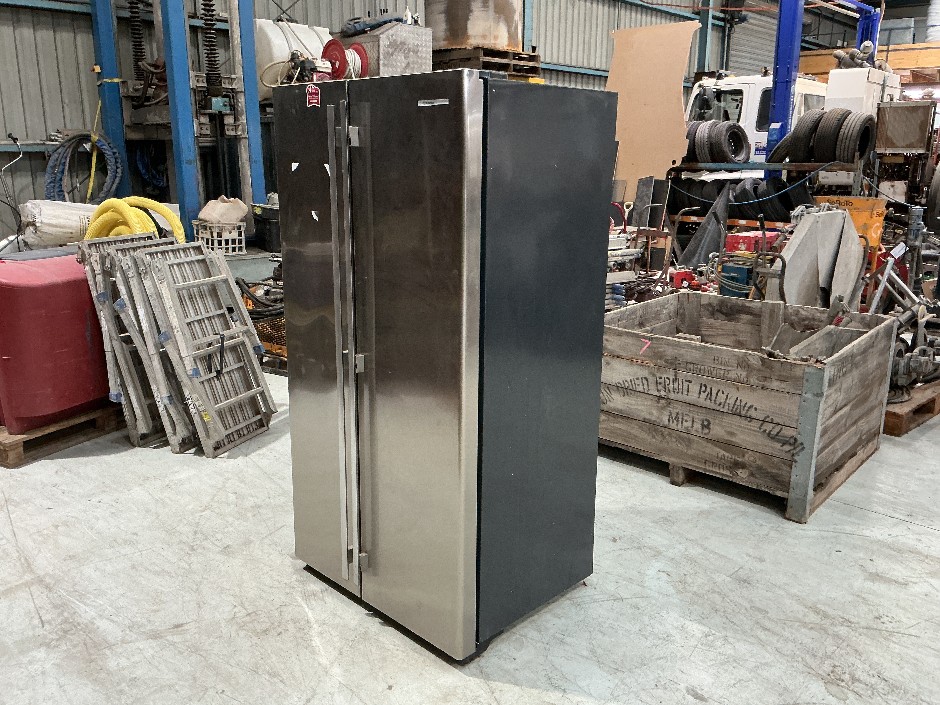 <p>Westinghouse 606L Fridge</p>