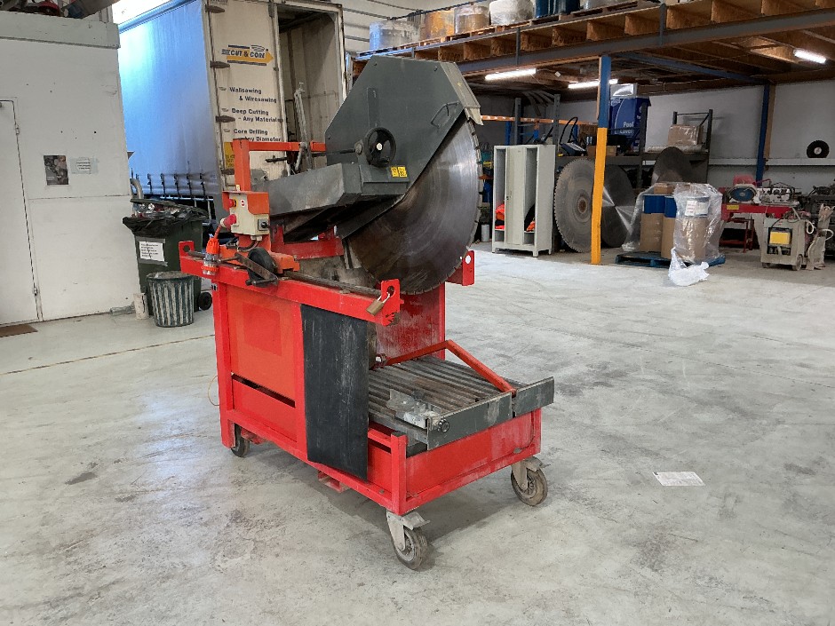 <p>Husqvarna TS1000F Masonry Table Saw</p>