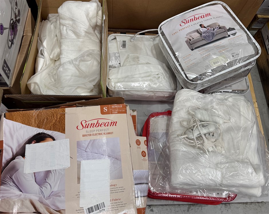 8 x Assorted Electric Blanket, Various Sizes NB: Untested/Unknown condition