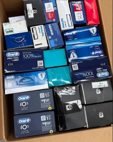 Assorted box of Oral B Electric Toothbrushes NB: Some may be brand new, or