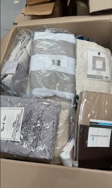 Assorted Curtains, brands incl: Curtainworks, Lush décor etc. NB: Items may