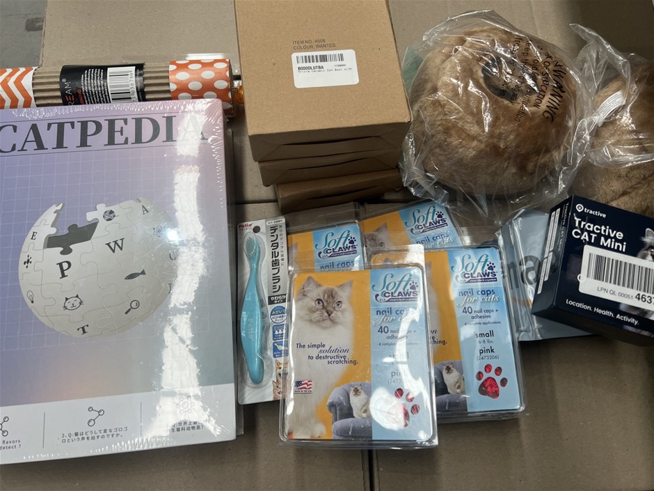 15 x Assorted Cat Products; Incl. Toys, Scratcher, Location Tracker, Nail C