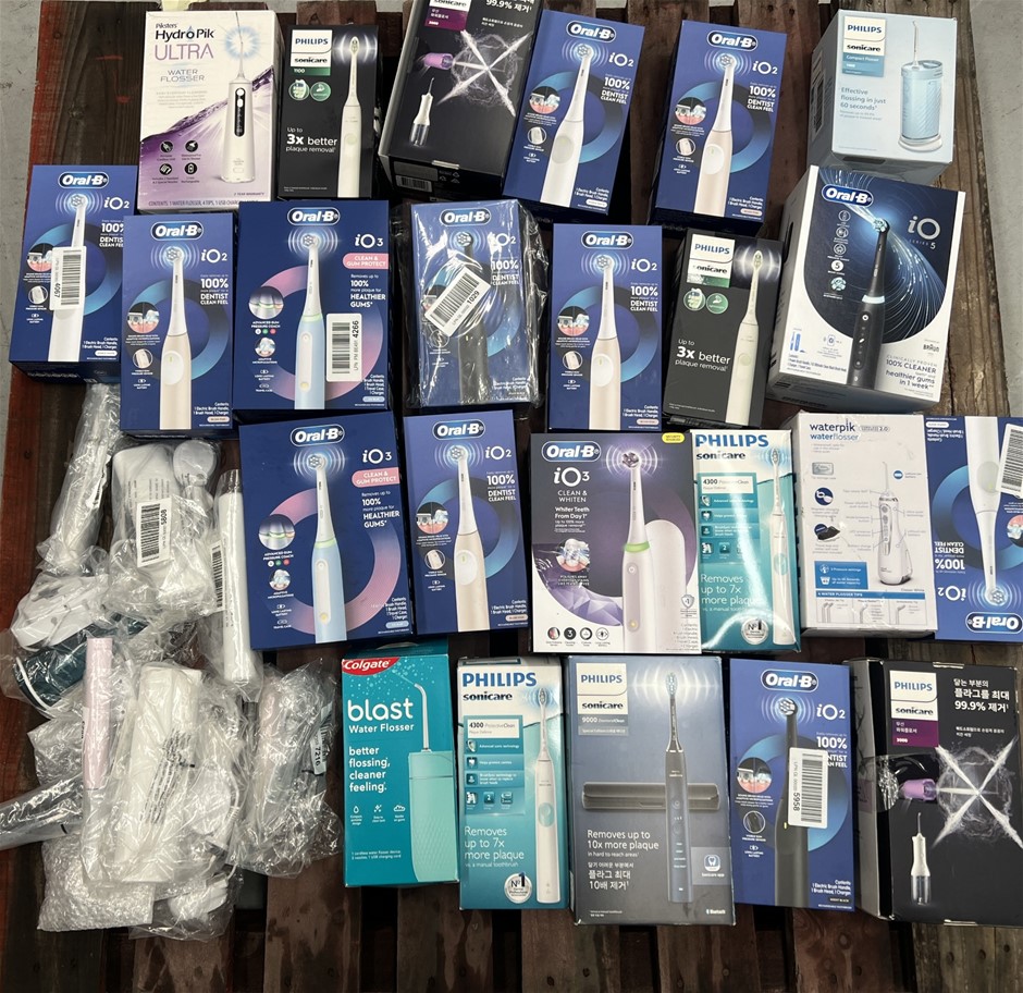 32 x Assorted Electric Toothbrushes; Incl. Oral B, Waterpik, Philips, Colga