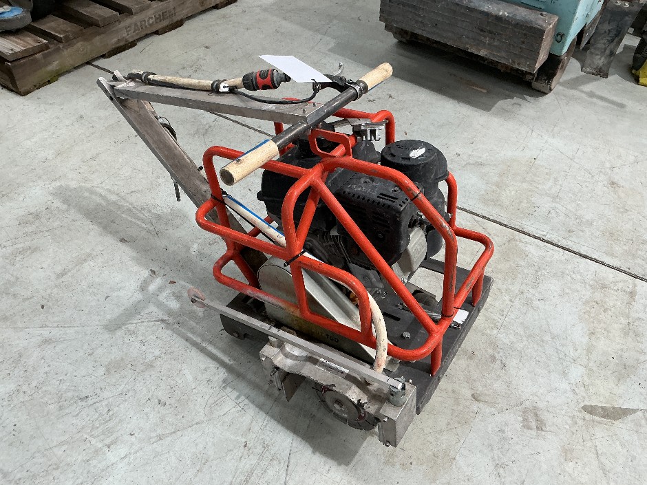 <p>Husqvarna Soff Cut X150 Saw</p>