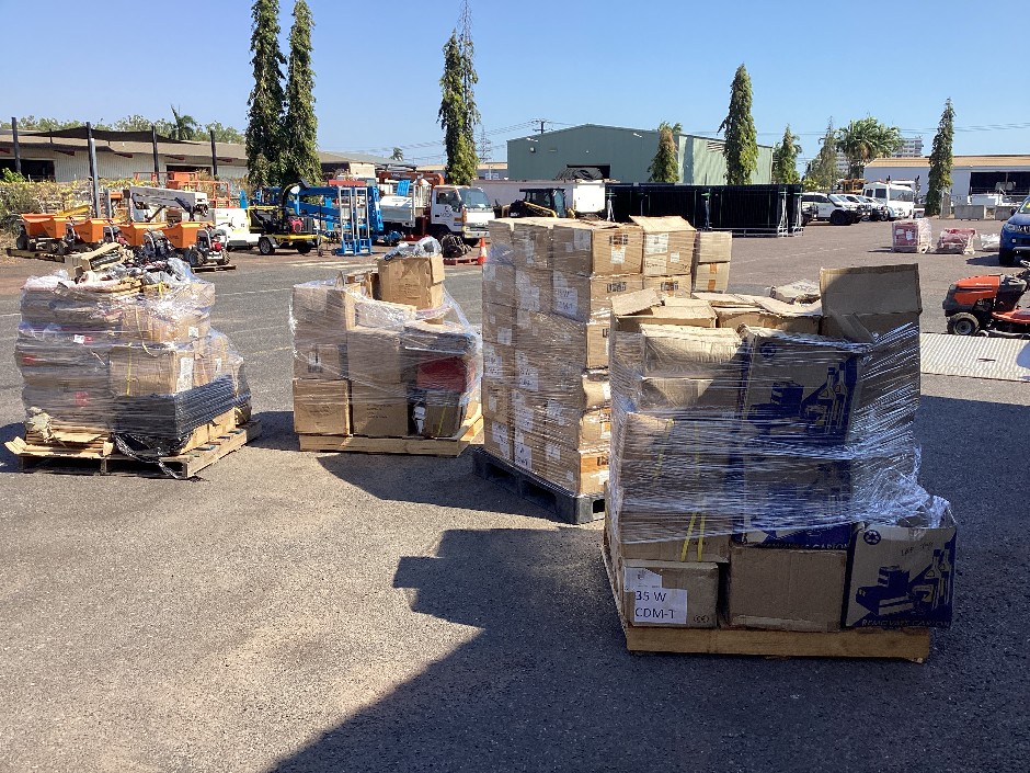 Unreserved Pallets of Unused Lighting & Lighting Accessories