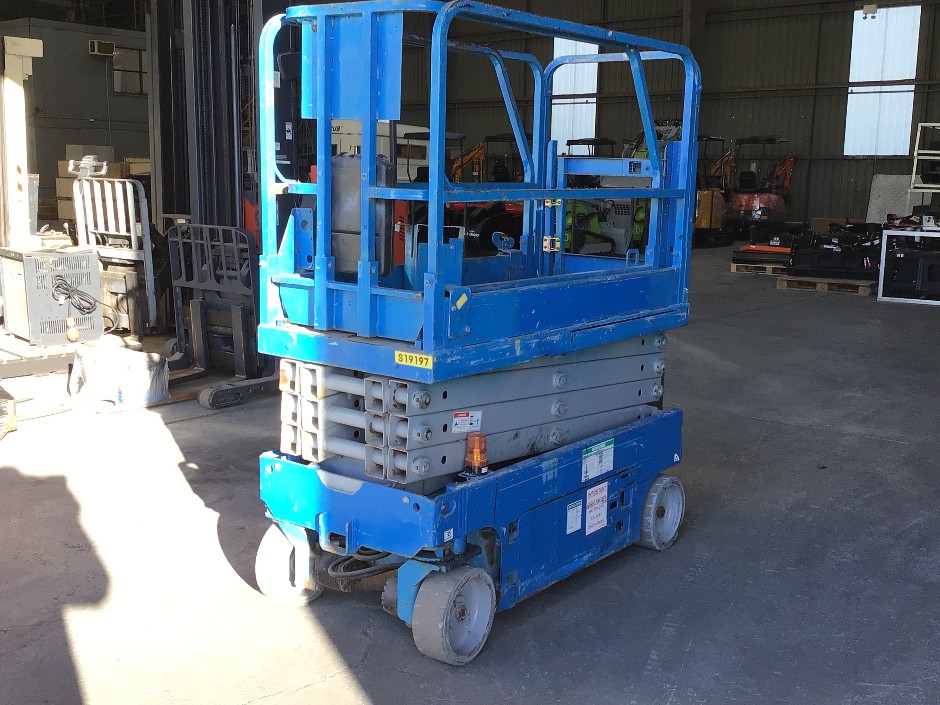 <p>2010 Genie GS1932 Electric Scissor Lift</p>