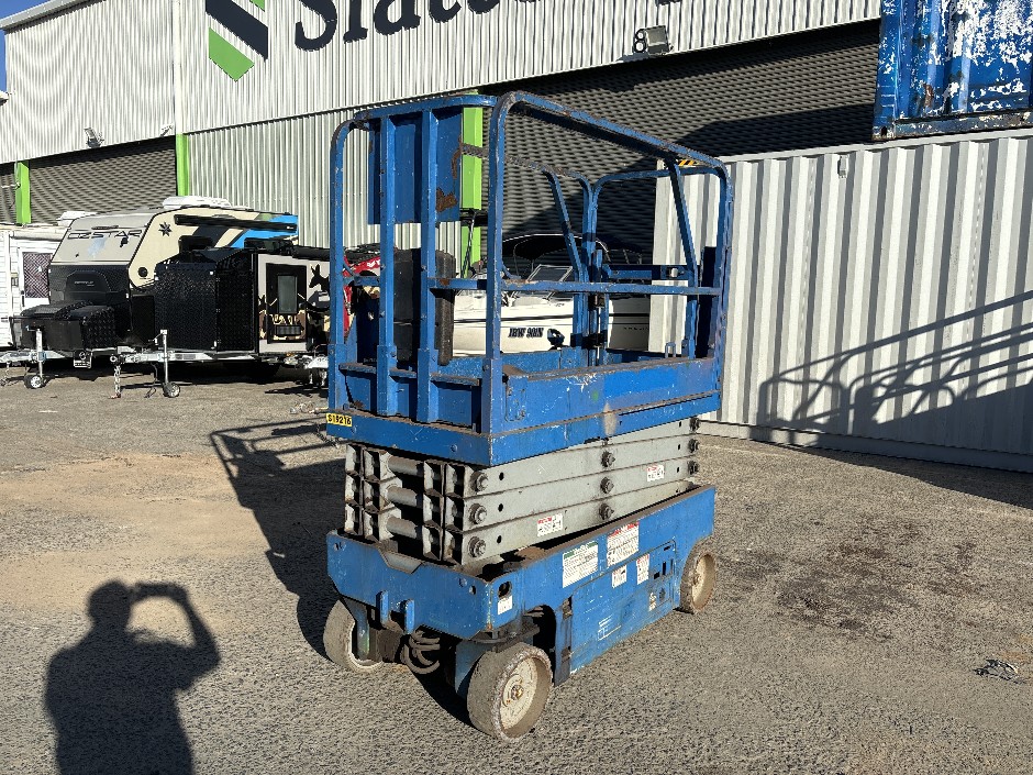 <p>2011 Genie GS-1932 Electric Scissor Lift</p>