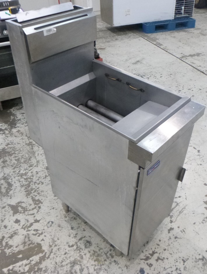 <p>FryMax Freestanding Stainless Steel Single Bowl Gas Deep Fryer</p>
