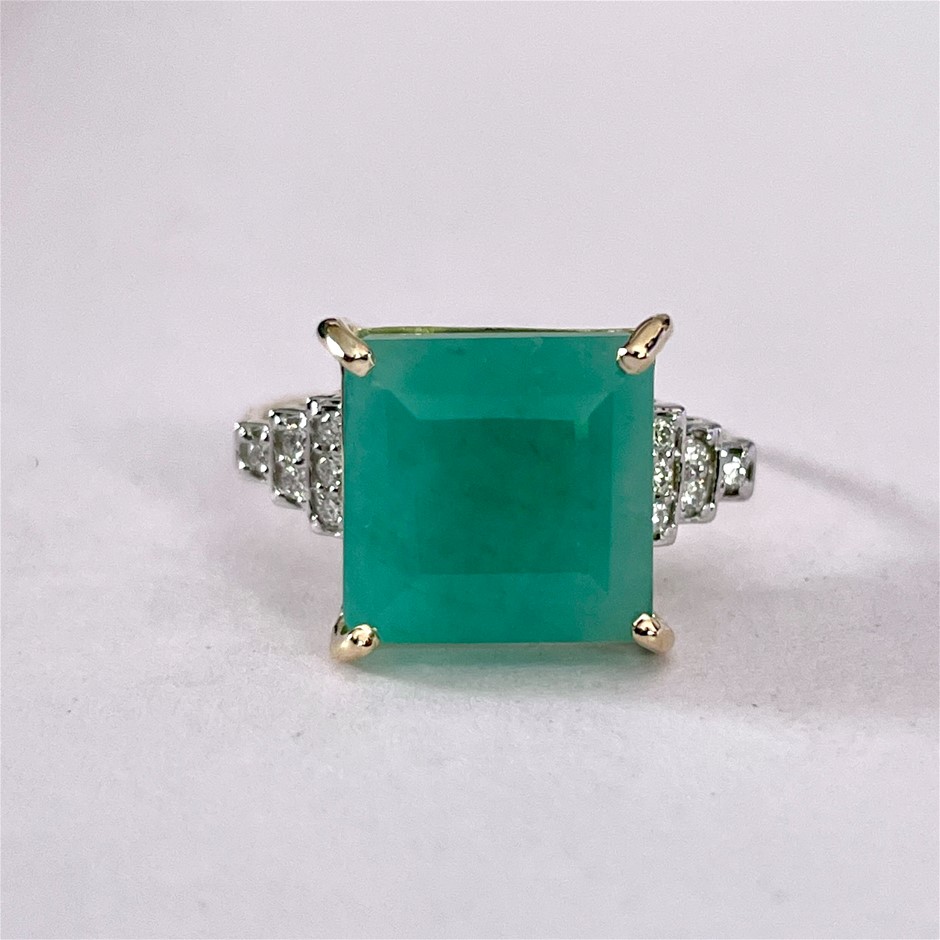 Yellow Gold Natural Emerald & Diamond Ring with IGI valuation