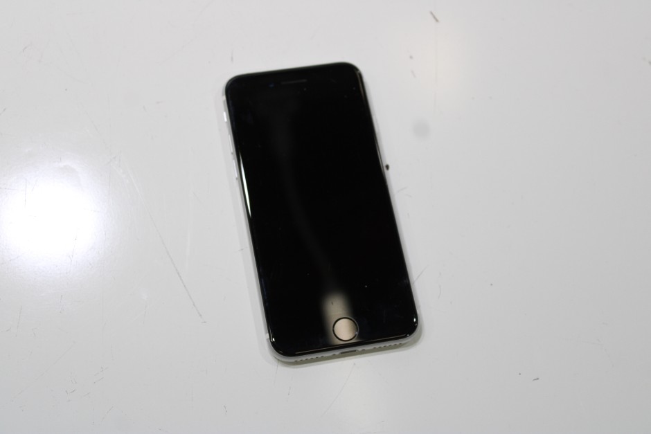 <p>APPLE IPHONE SE 12.8 A2296</p>